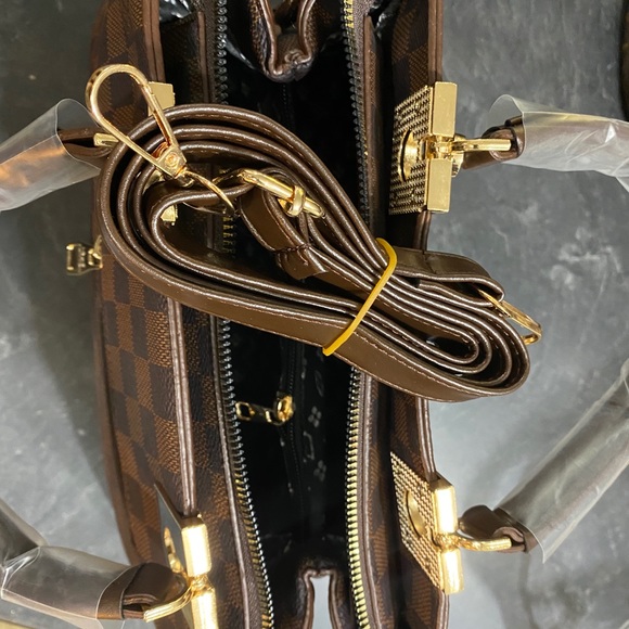 Meet your Posher, Gloria - Picture 4 of 5